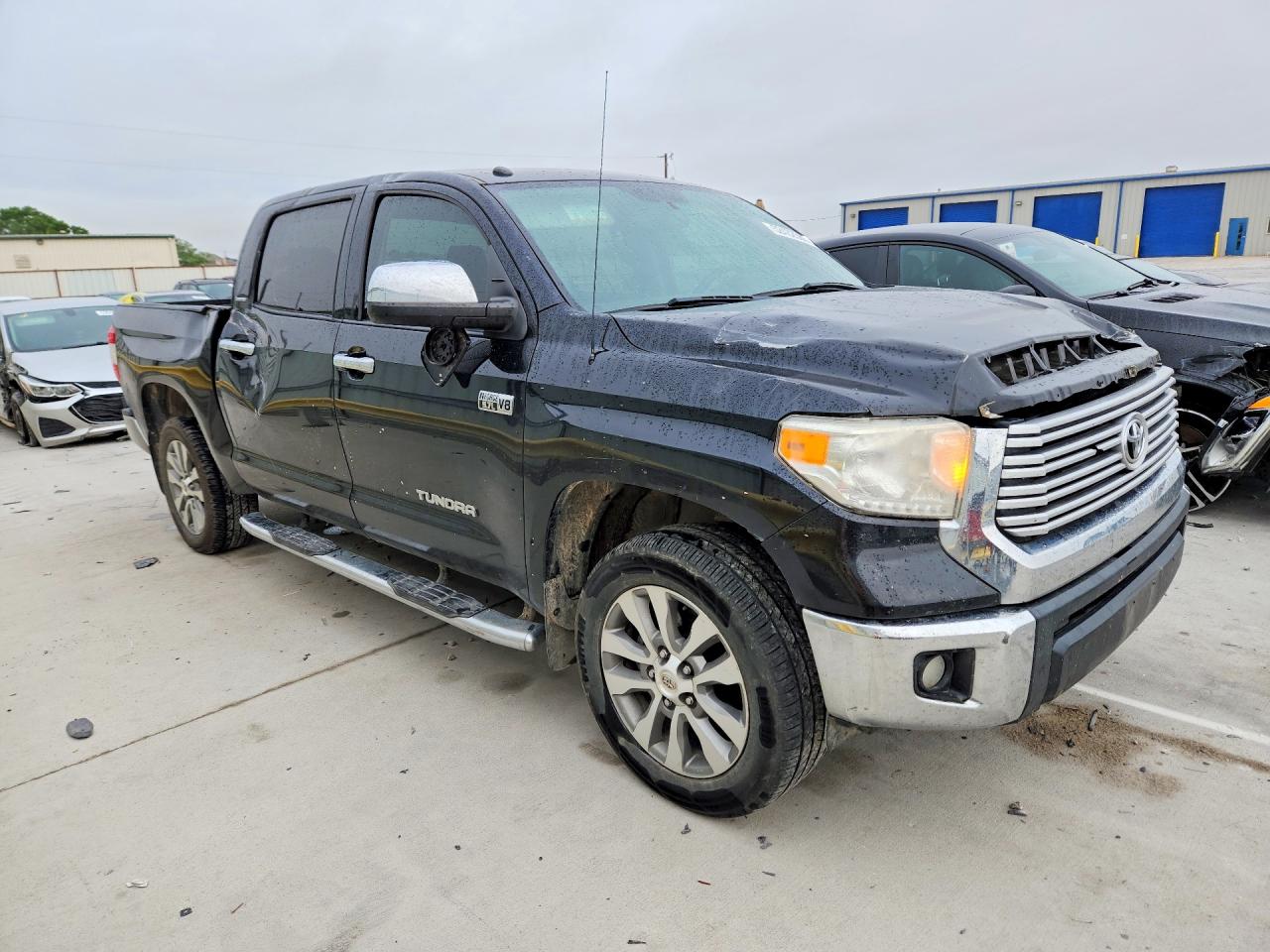 2017 TOYOTA TUNDRA