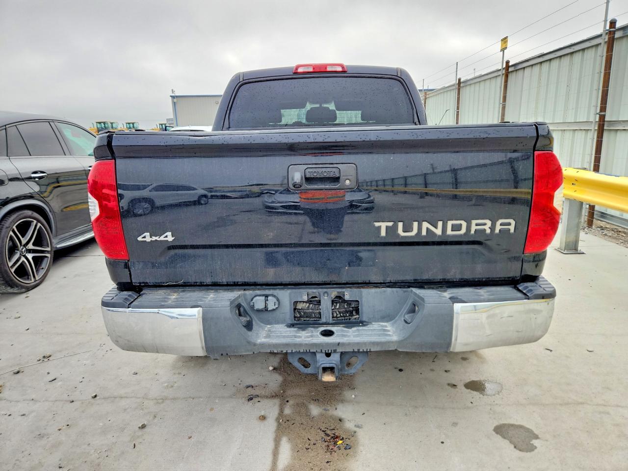 2017 TOYOTA TUNDRA