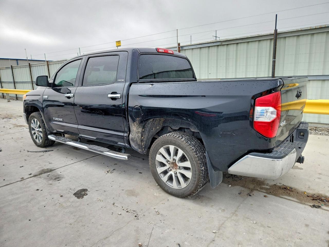 2017 TOYOTA TUNDRA