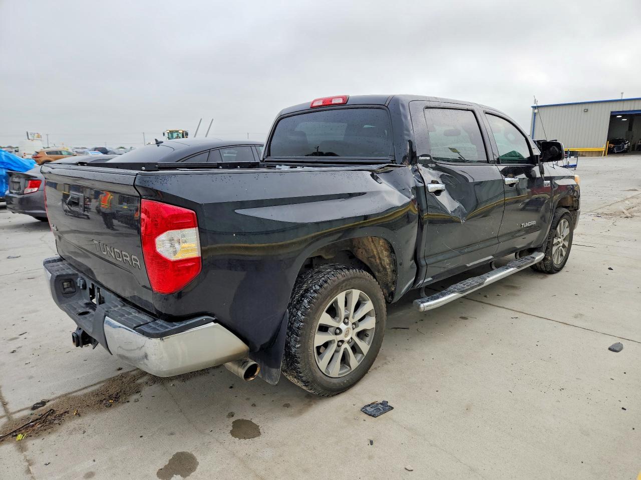 2017 TOYOTA TUNDRA