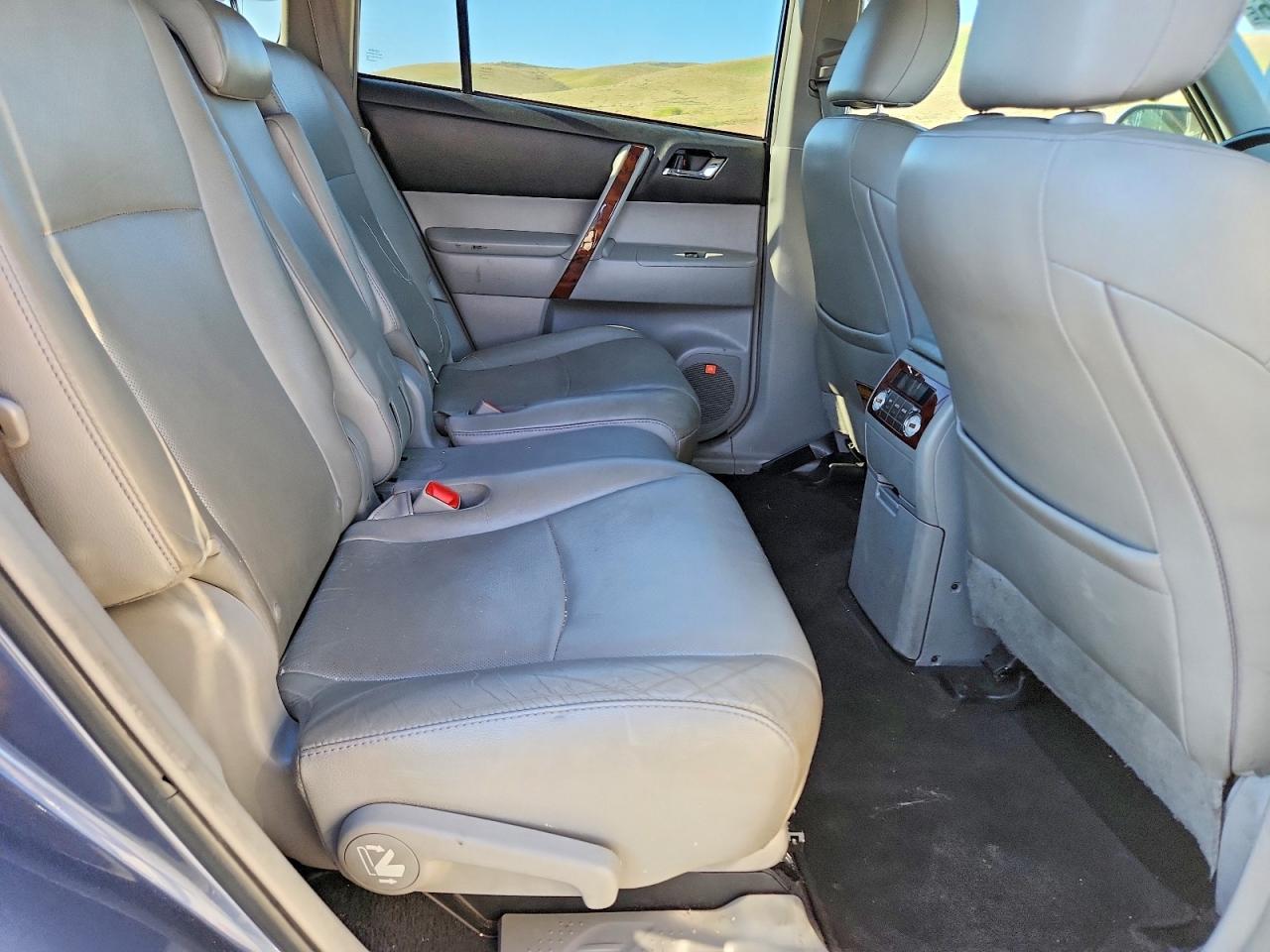 2013 TOYOTA HIGHLANDER