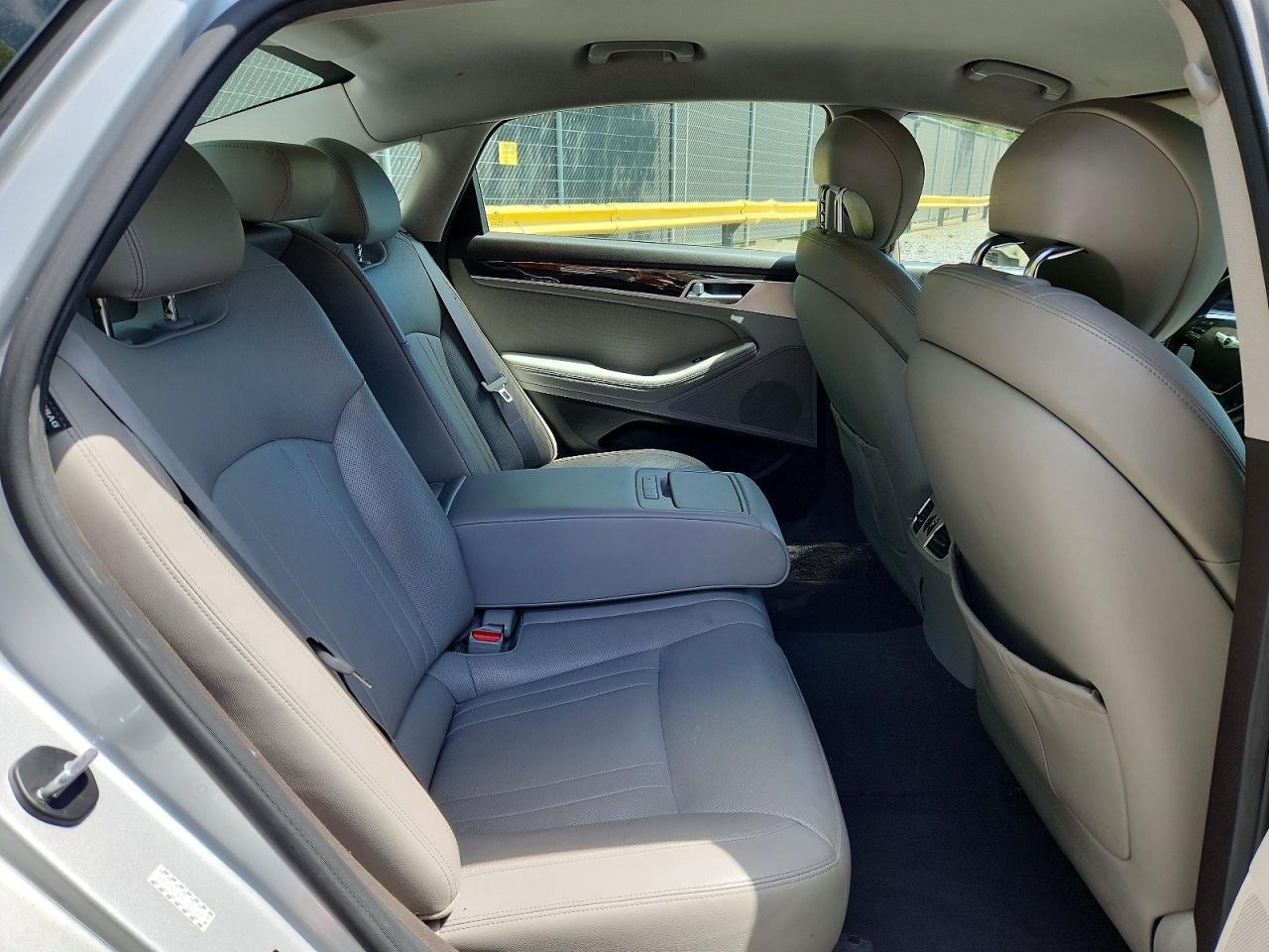 2015 HYUNDAI GENESIS