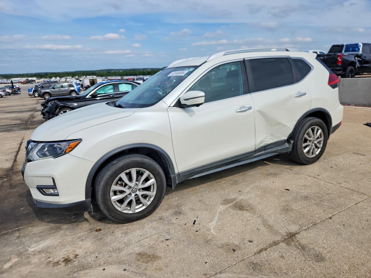 2017 NISSAN ROGUE