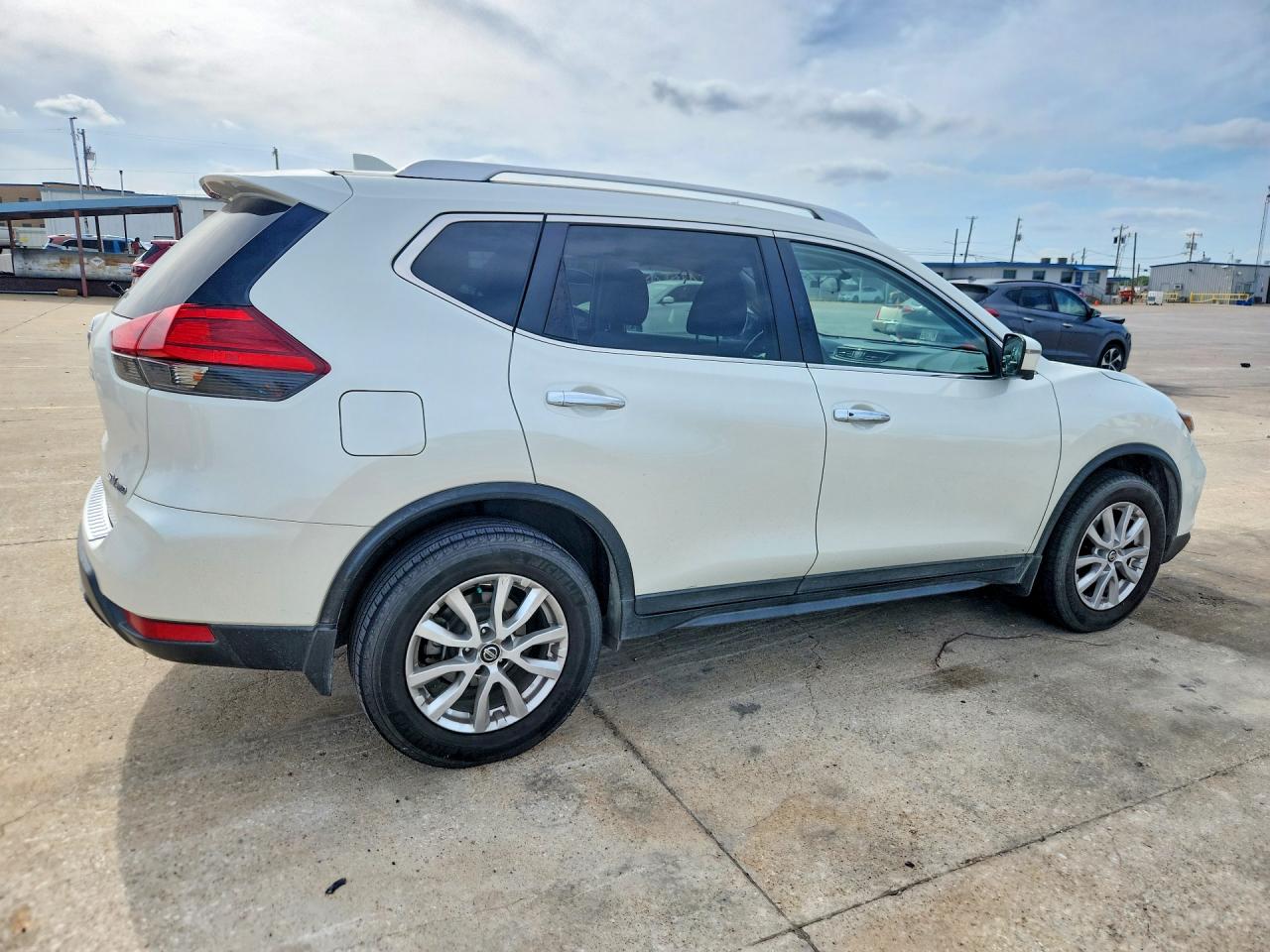2017 NISSAN ROGUE