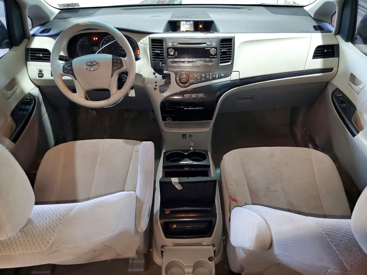 2013 TOYOTA SIENNA
