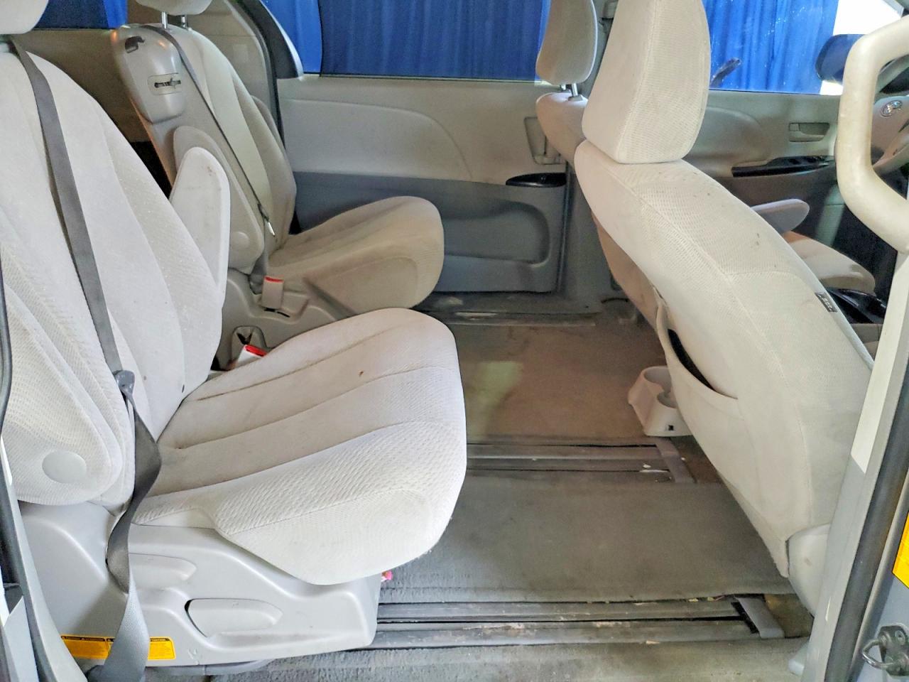 2013 TOYOTA SIENNA