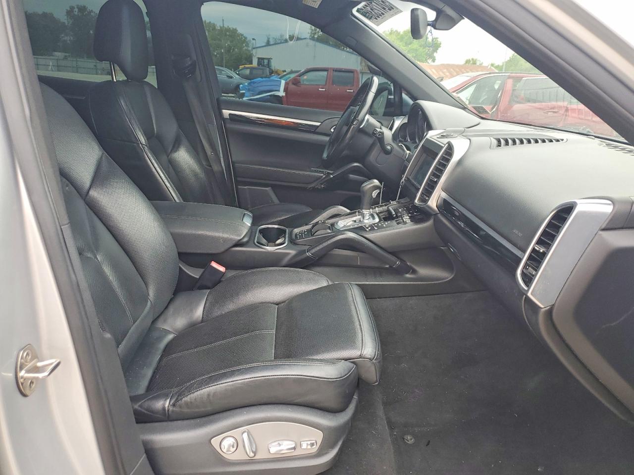 2011 PORSCHE CAYENNE