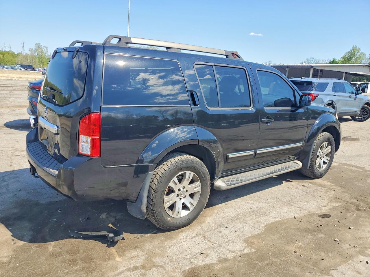 2011 NISSAN PATHFINDER