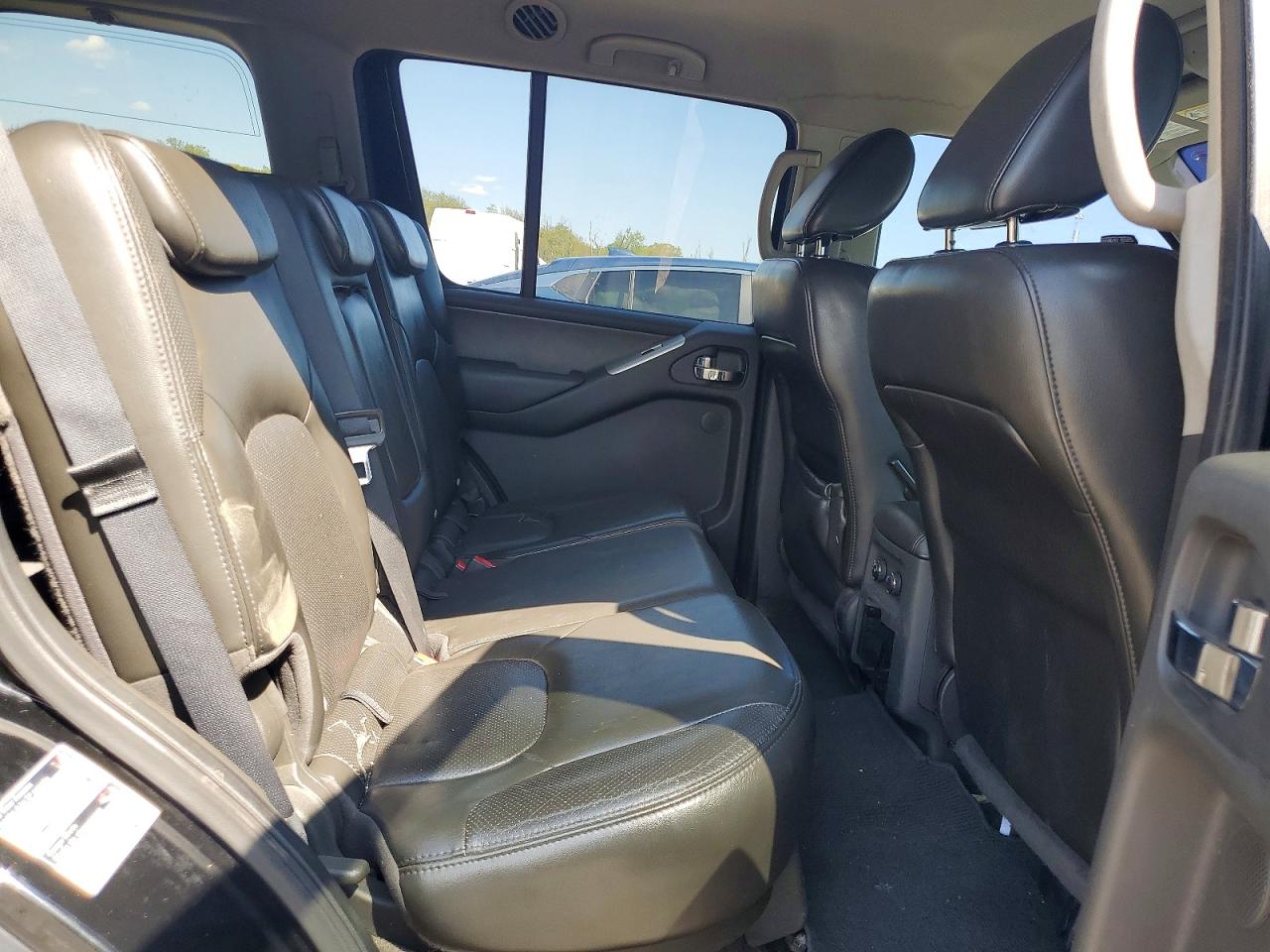 2011 NISSAN PATHFINDER