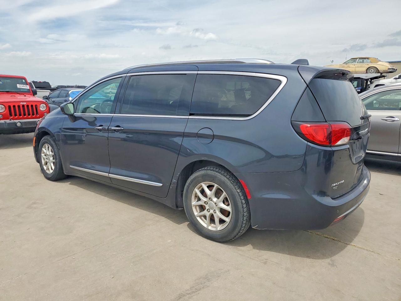 2020 CHRYSLER PACIFICA
