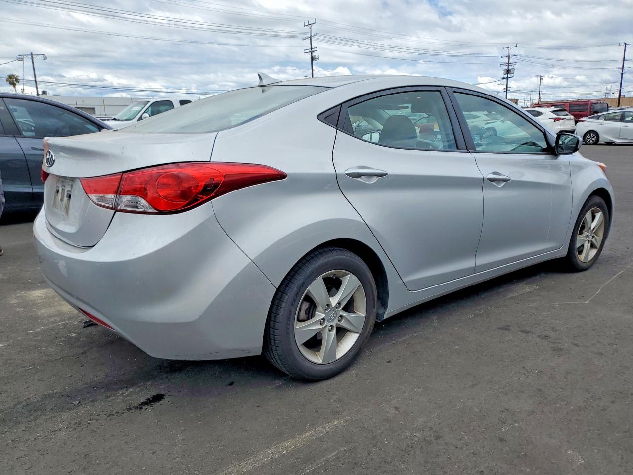 2013 HYUNDAI ELANTRA