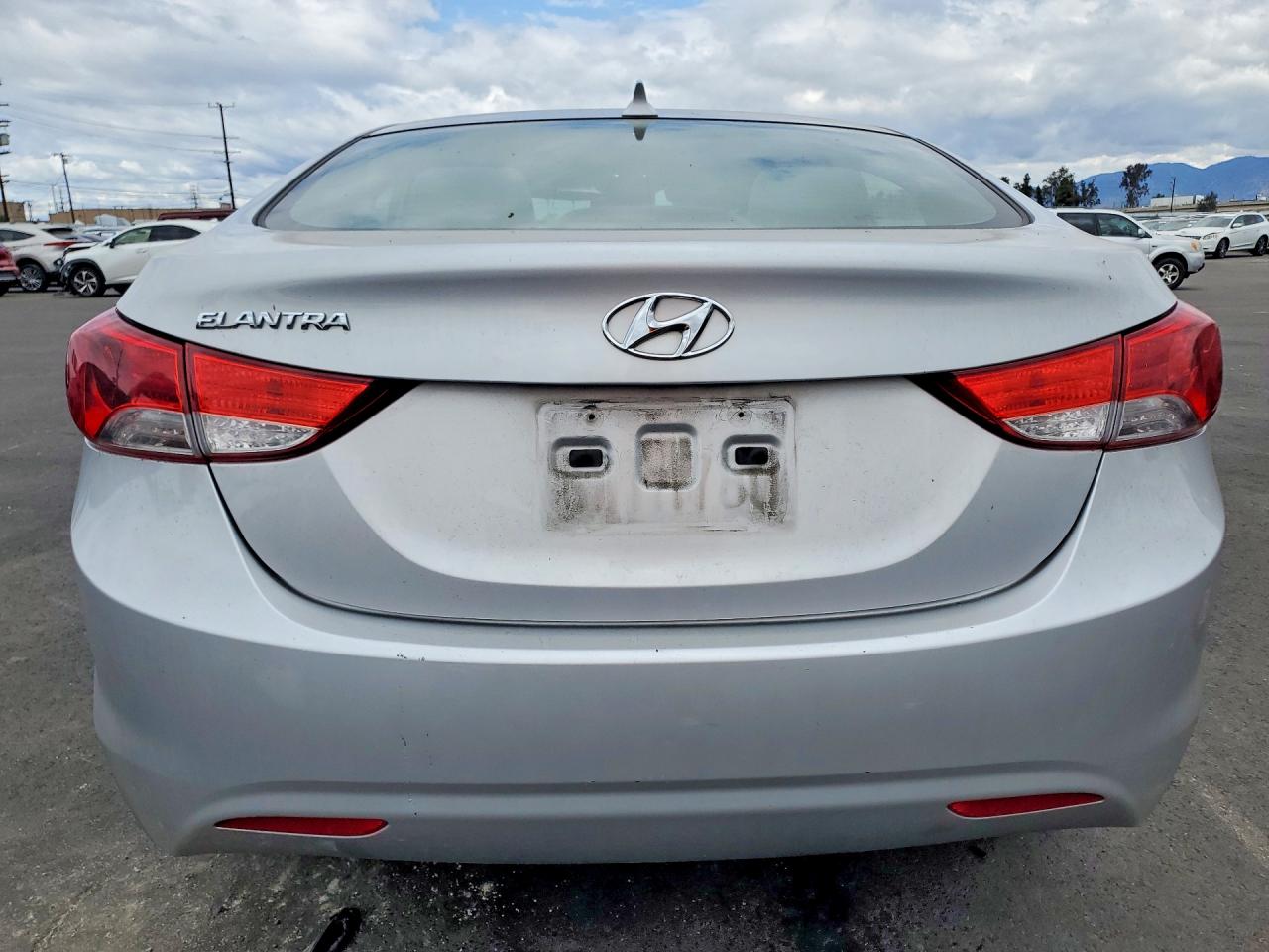 2013 HYUNDAI ELANTRA