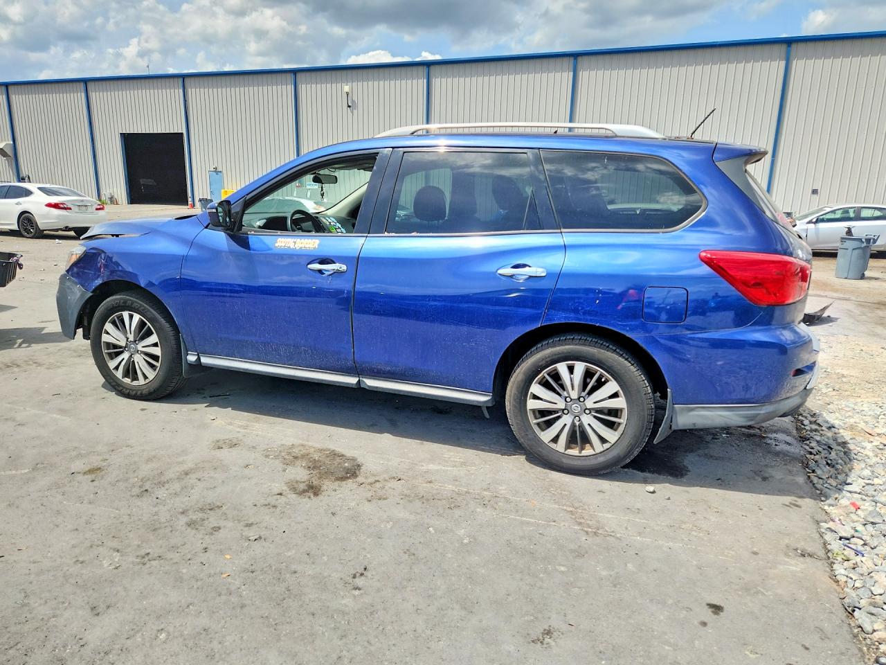 2017 NISSAN PATHFINDER