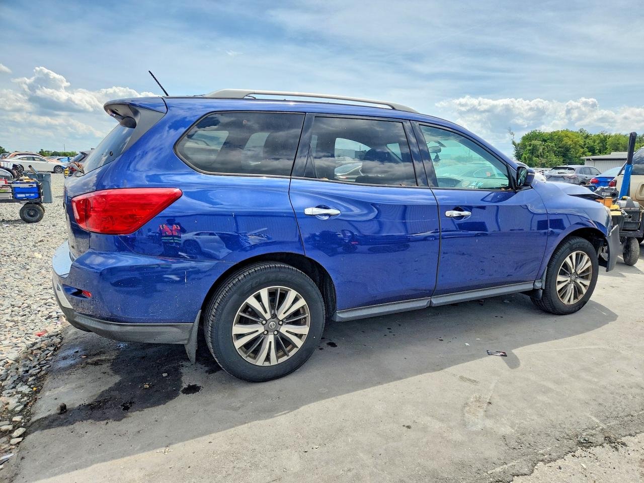 2017 NISSAN PATHFINDER