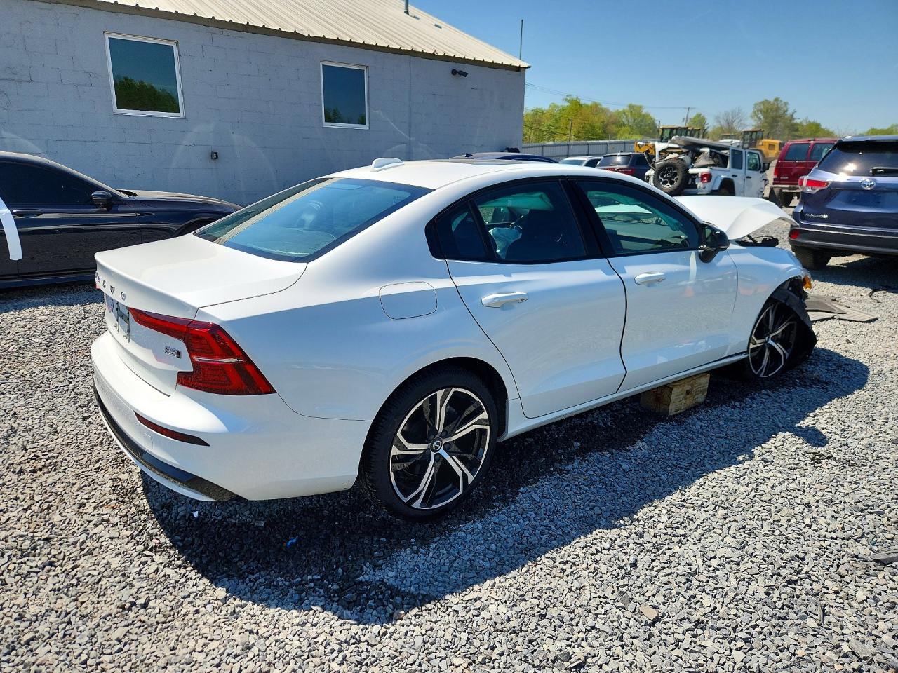 2024 VOLVO S60