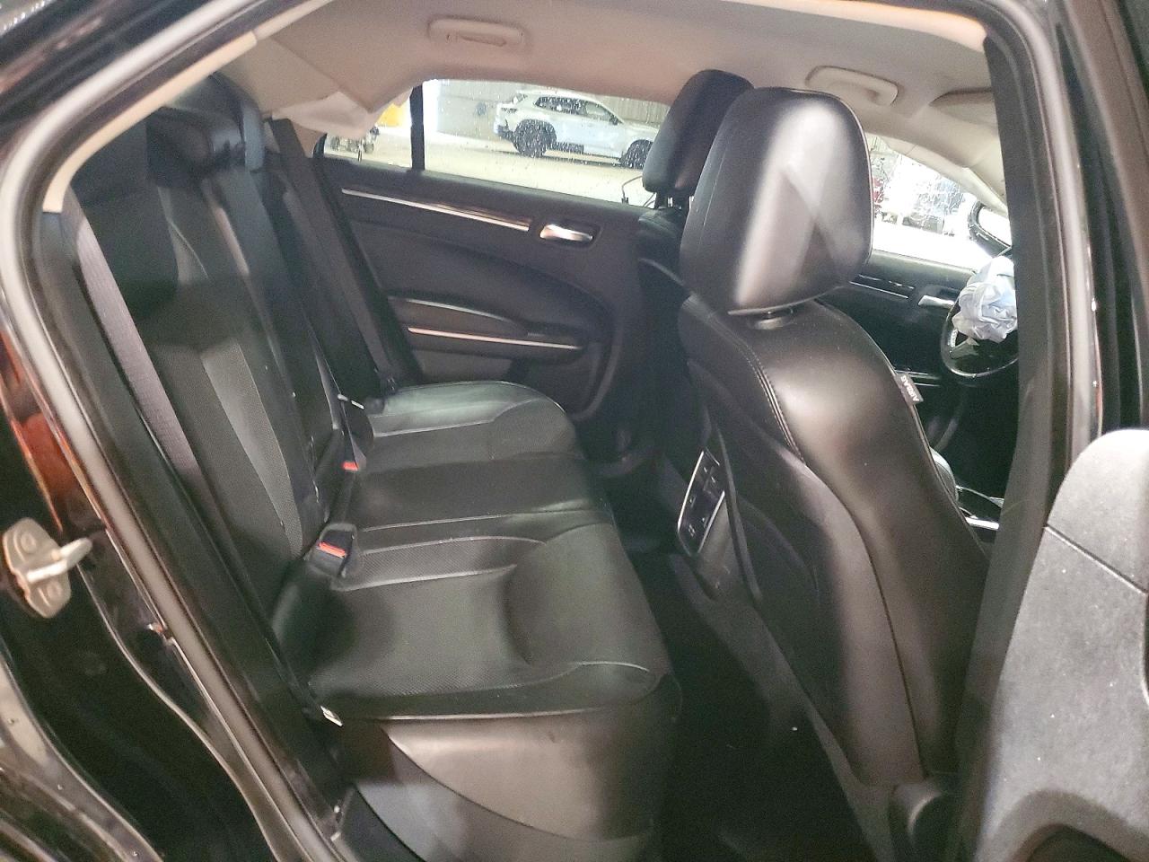 2019 CHRYSLER 300