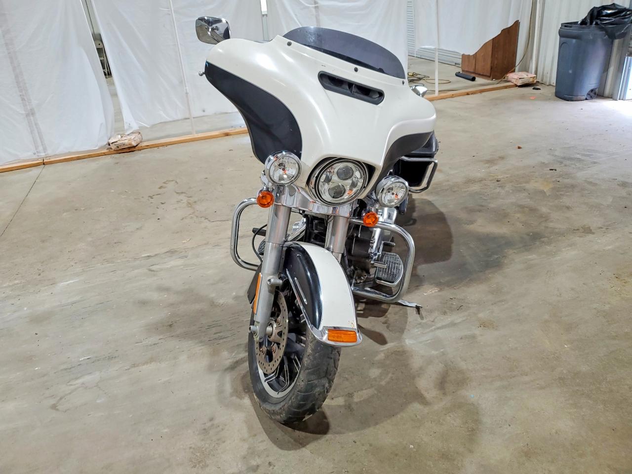 2015 HARLEY-DAVIDSON FL