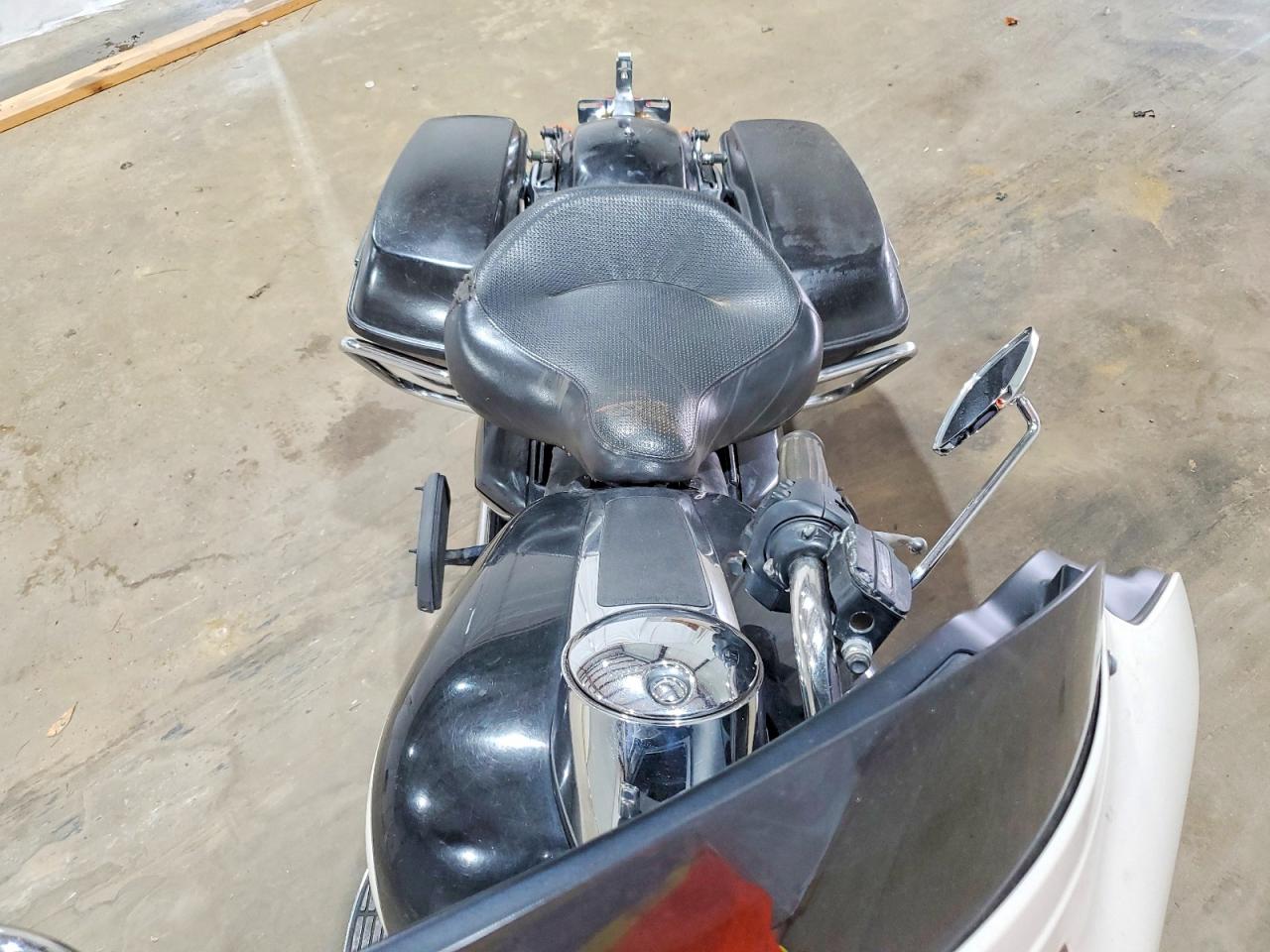 2015 HARLEY-DAVIDSON FL