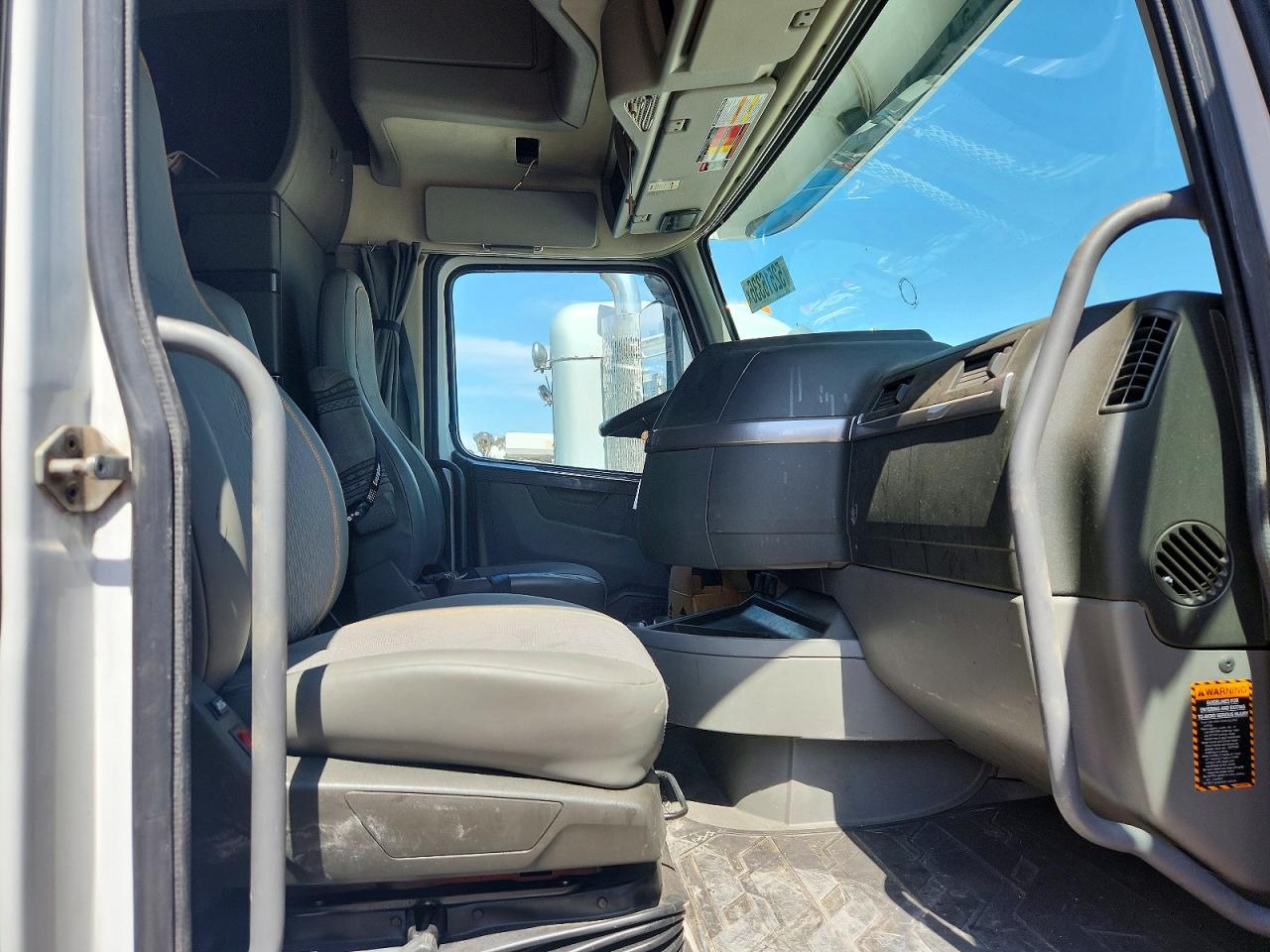 2020 VOLVO VN