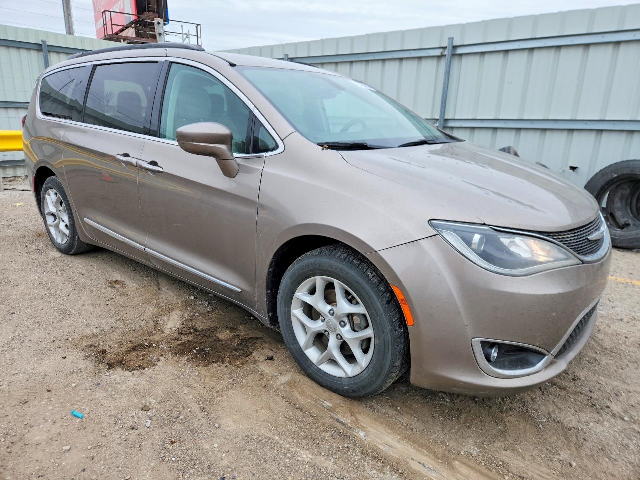 2017 CHRYSLER PACIFICA