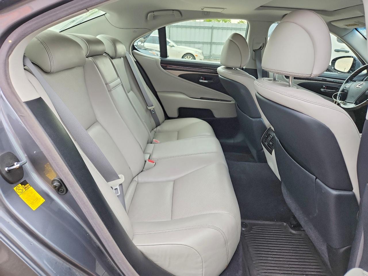 2015 LEXUS LS460