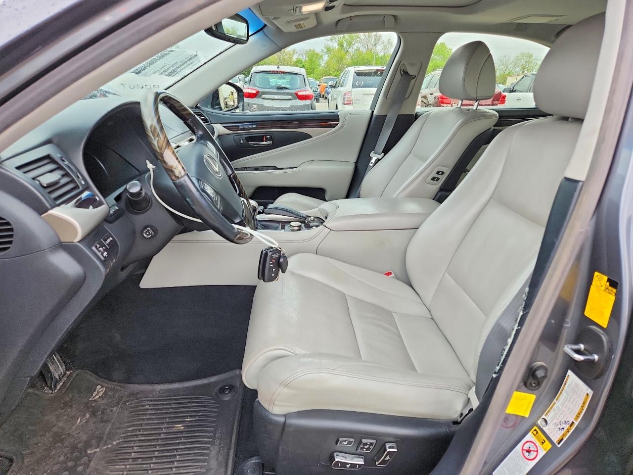 2015 LEXUS LS460