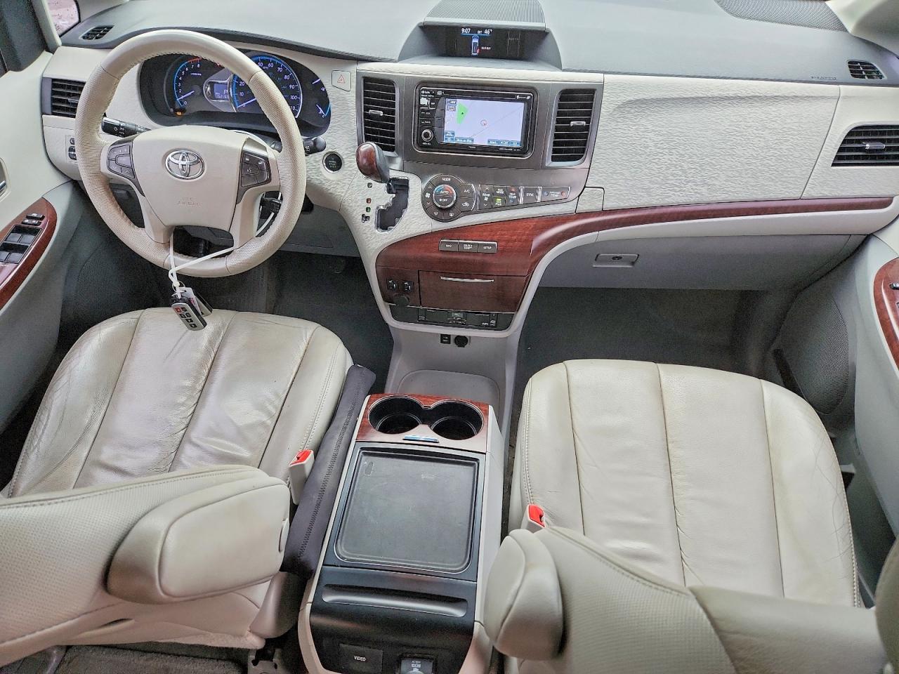 2014 TOYOTA SIENNA