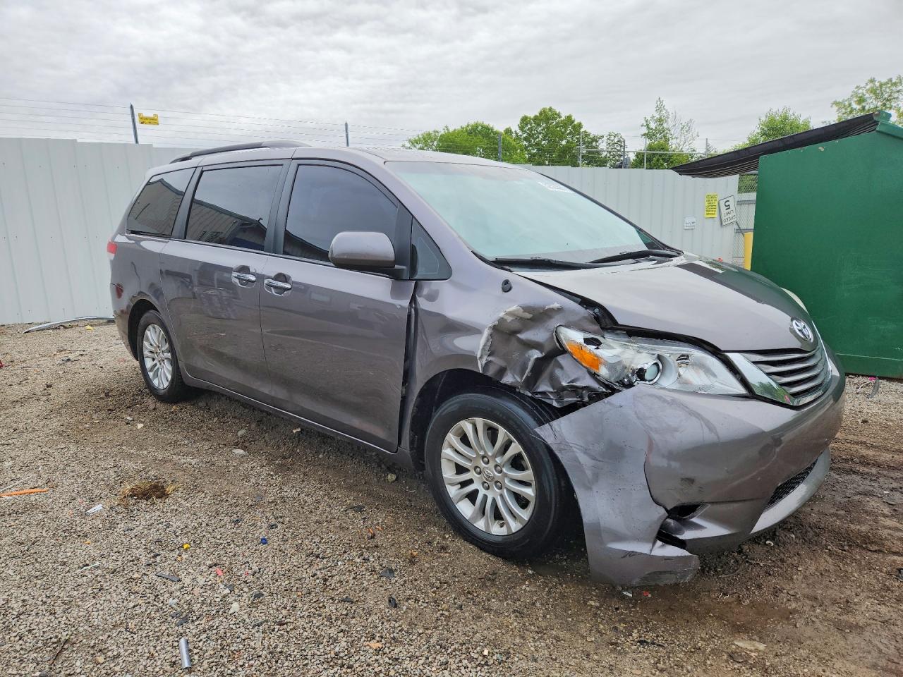 2014 TOYOTA SIENNA