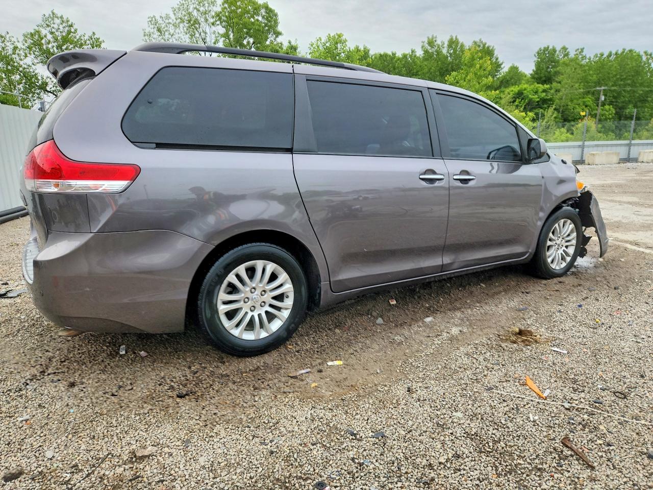 2014 TOYOTA SIENNA