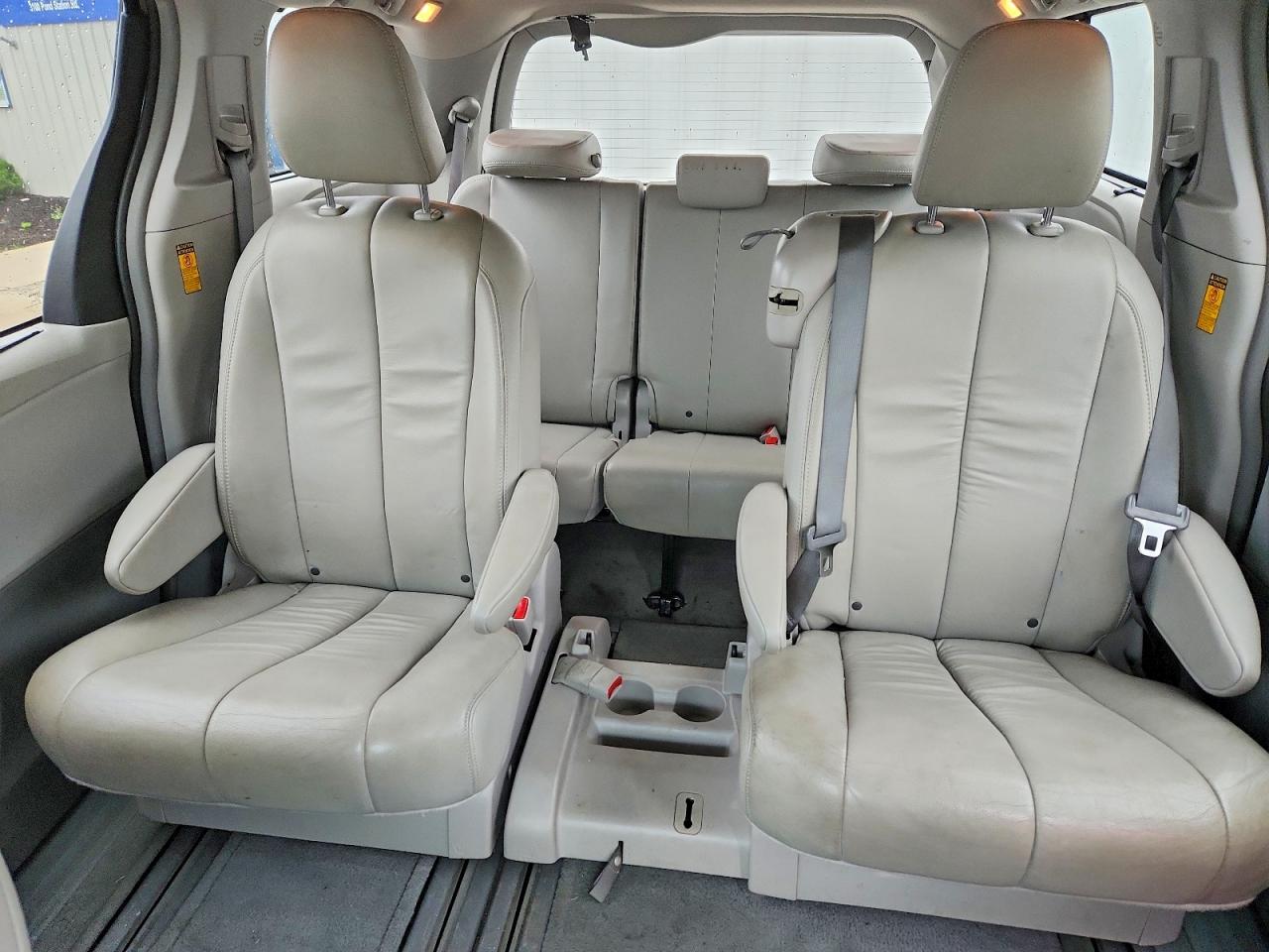 2014 TOYOTA SIENNA