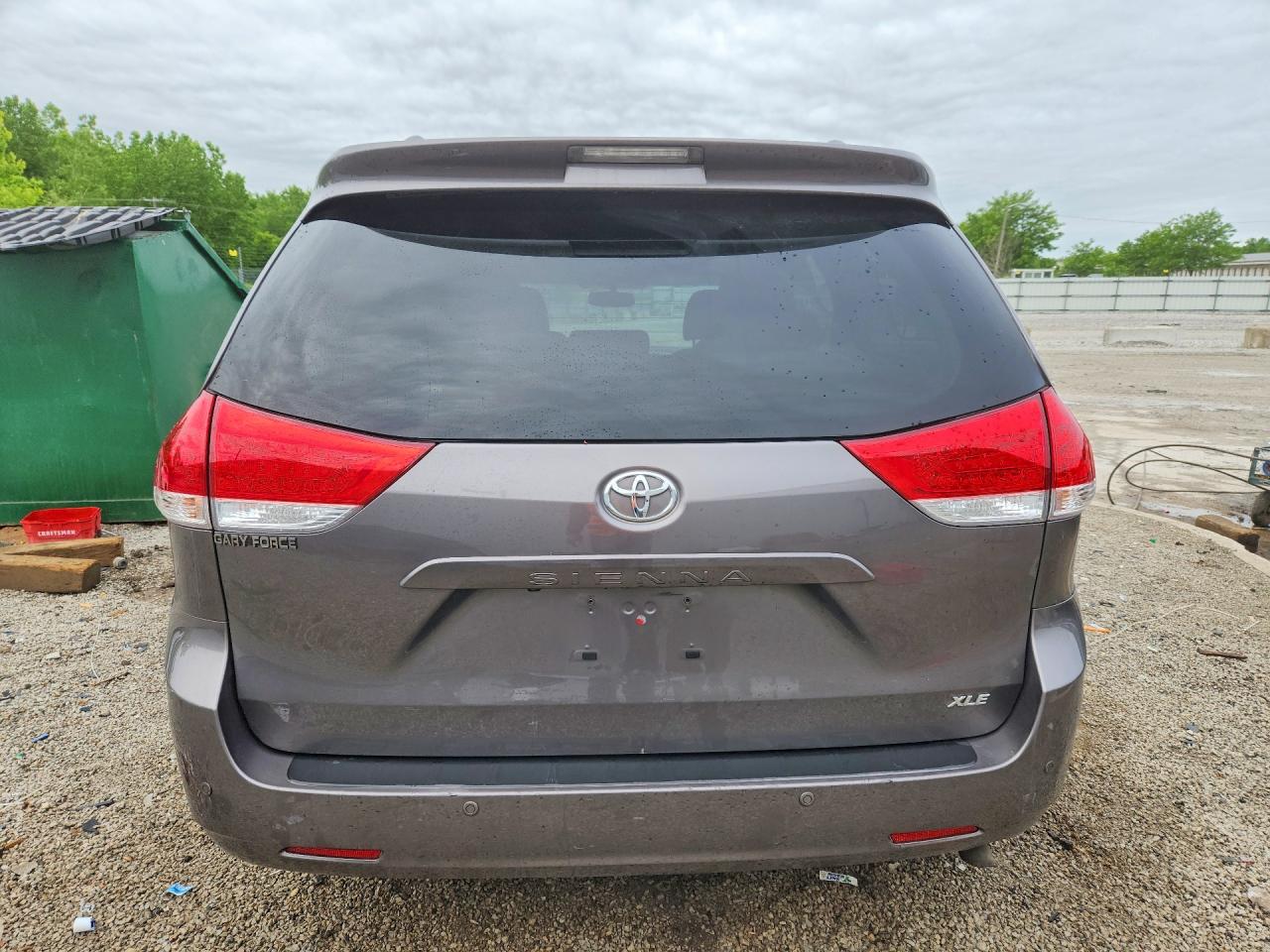 2014 TOYOTA SIENNA