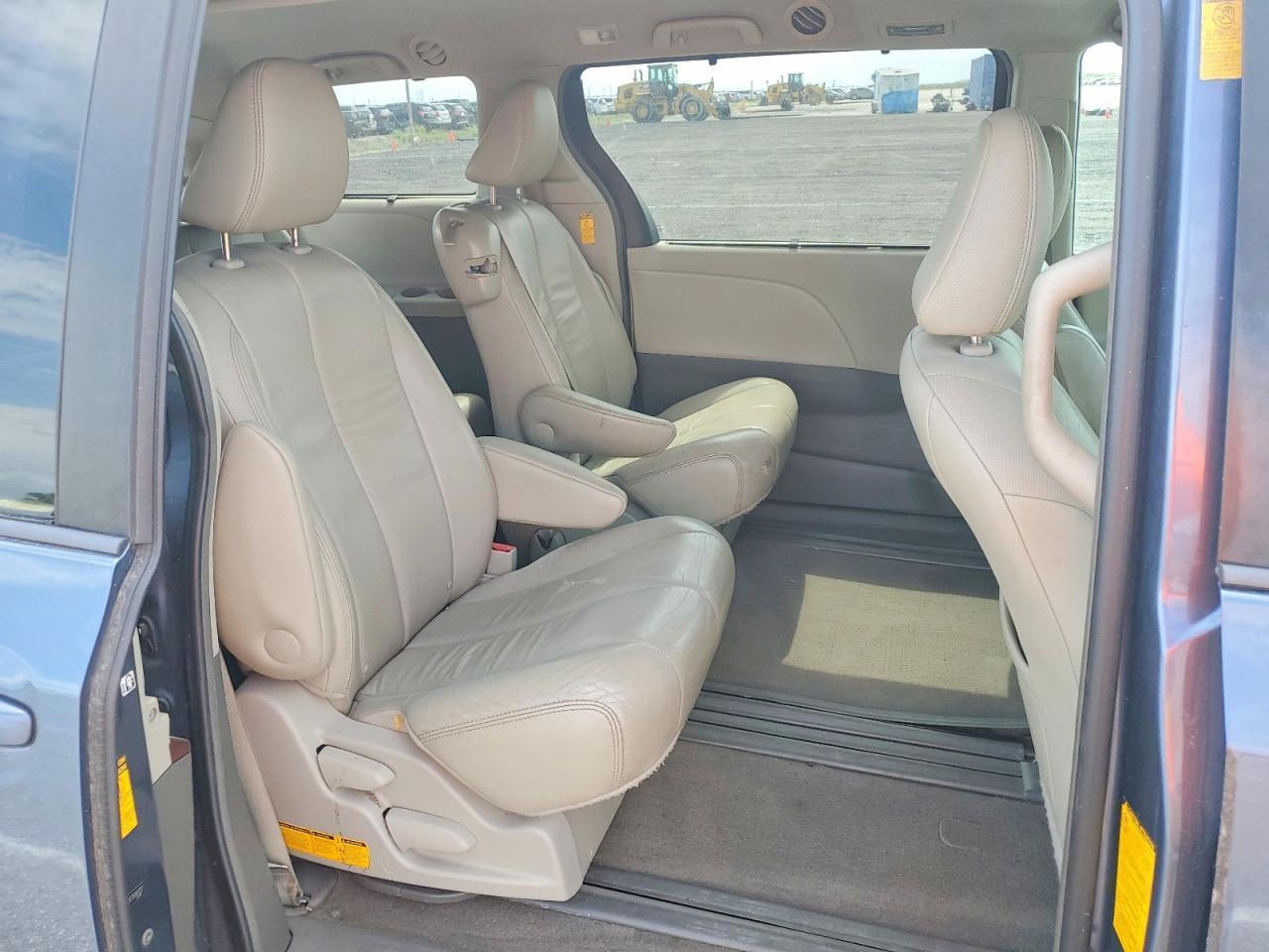 2014 TOYOTA SIENNA