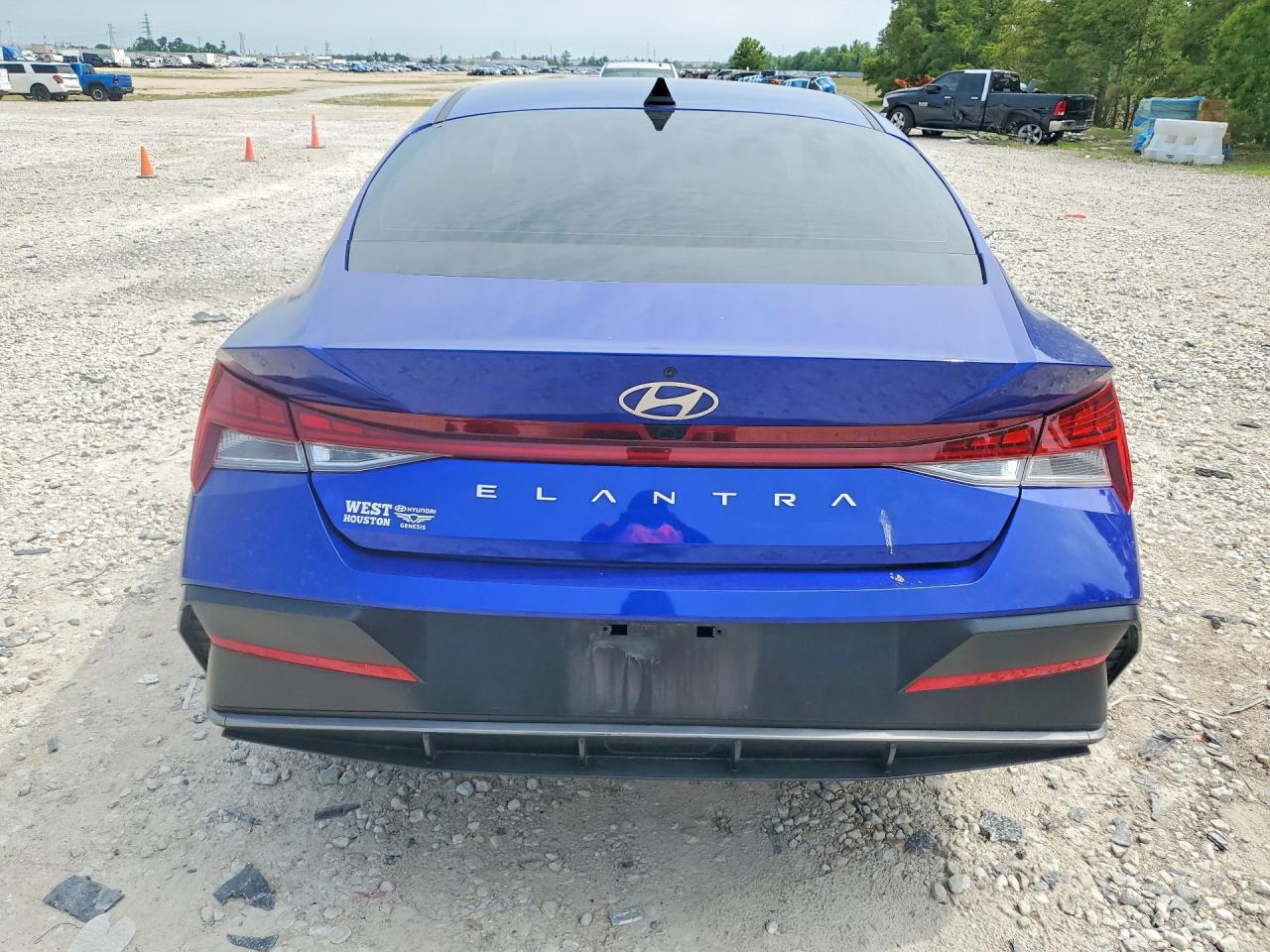 2024 HYUNDAI ELANTRA