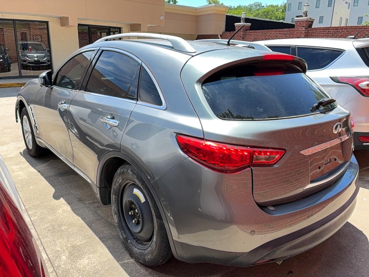 2015 INFINITI QX70