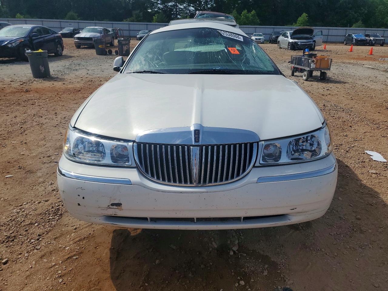 2002 LINCOLN TOWNCAR