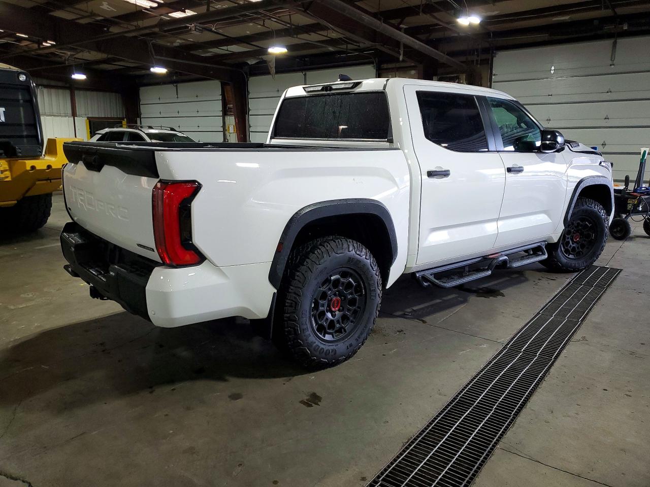 2025 TOYOTA TUNDRA