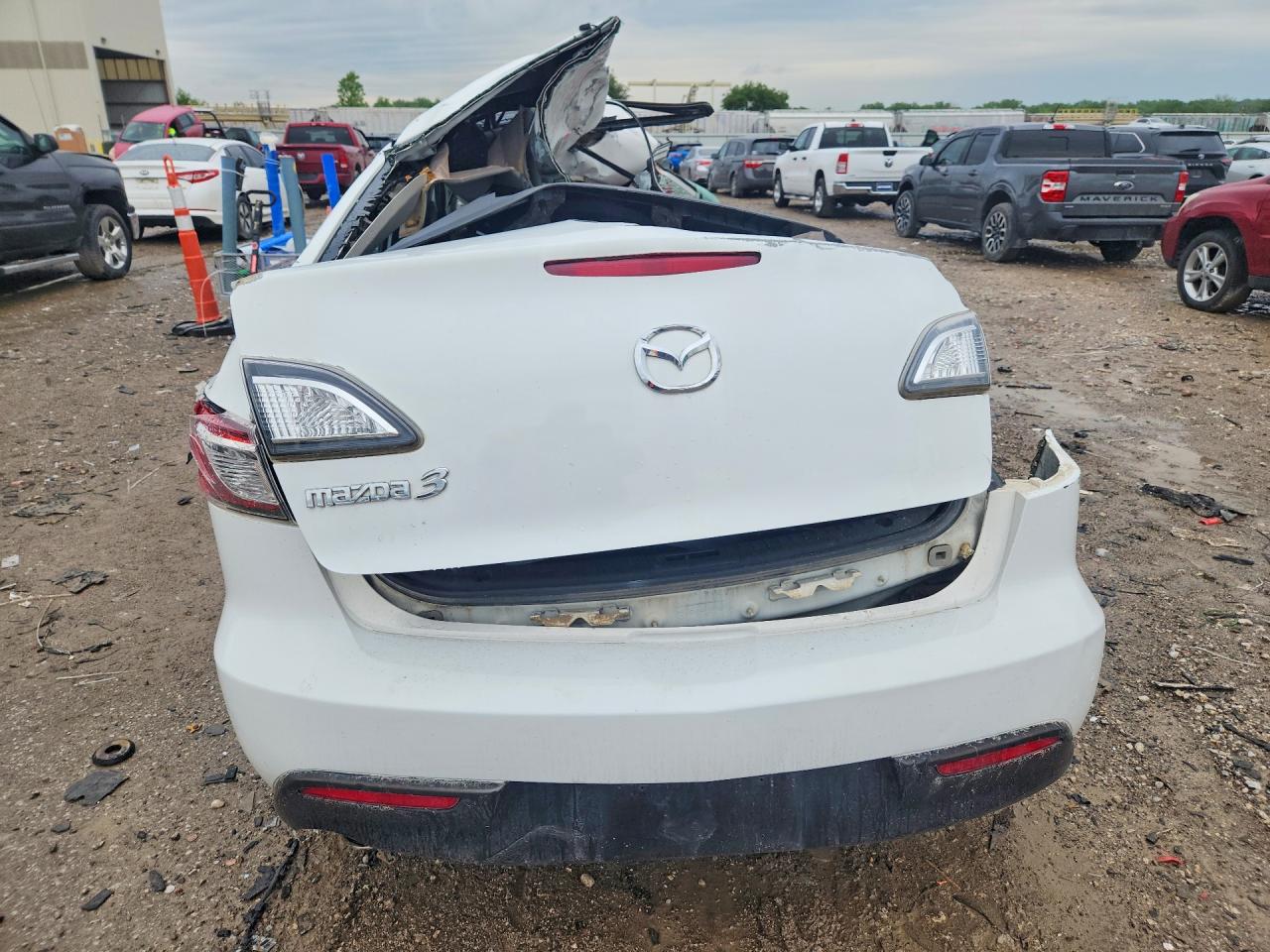 2011 MAZDA 3