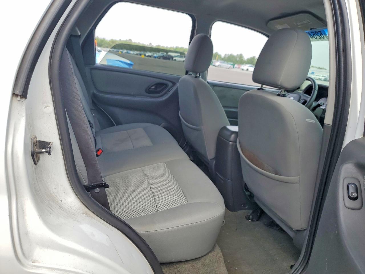 2005 FORD ESCAPE
