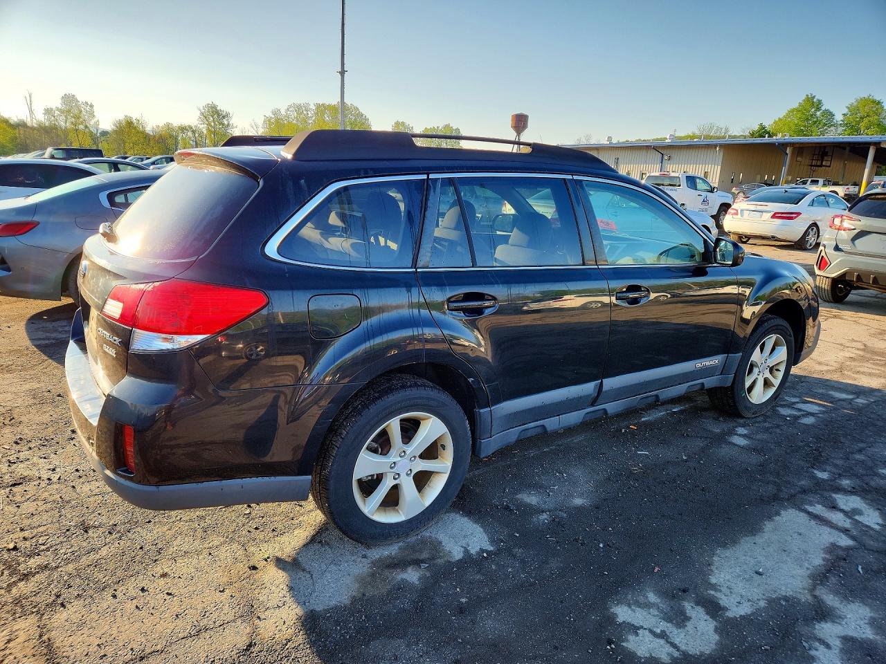 2013 SUBARU OUTBACK