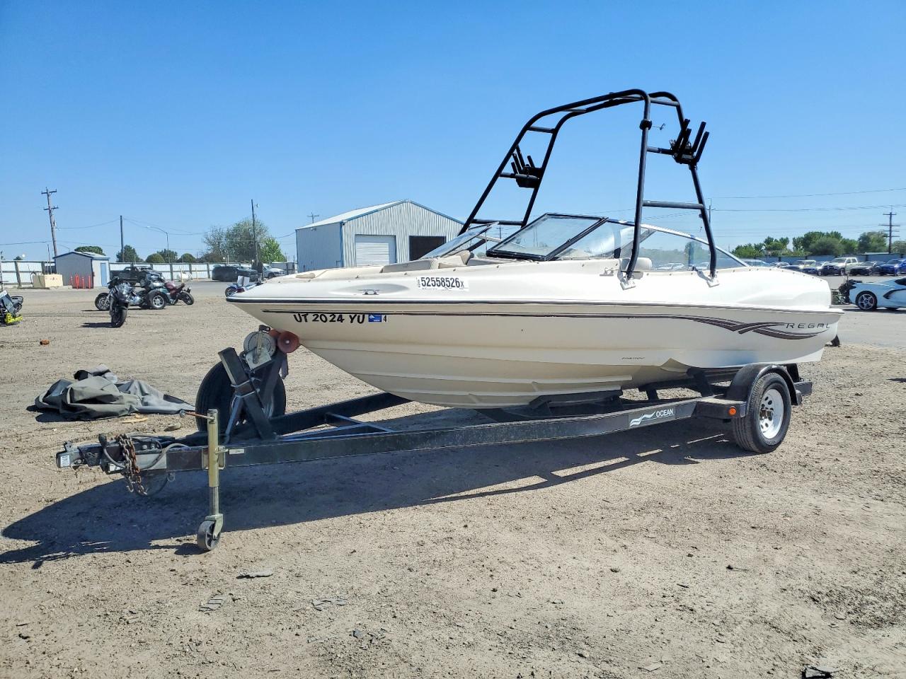 2001 REGAL Boat w/ tr