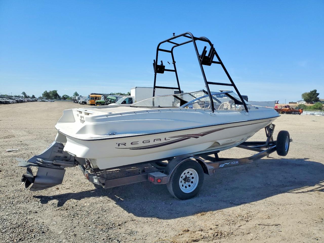 2001 REGAL Boat w/ tr