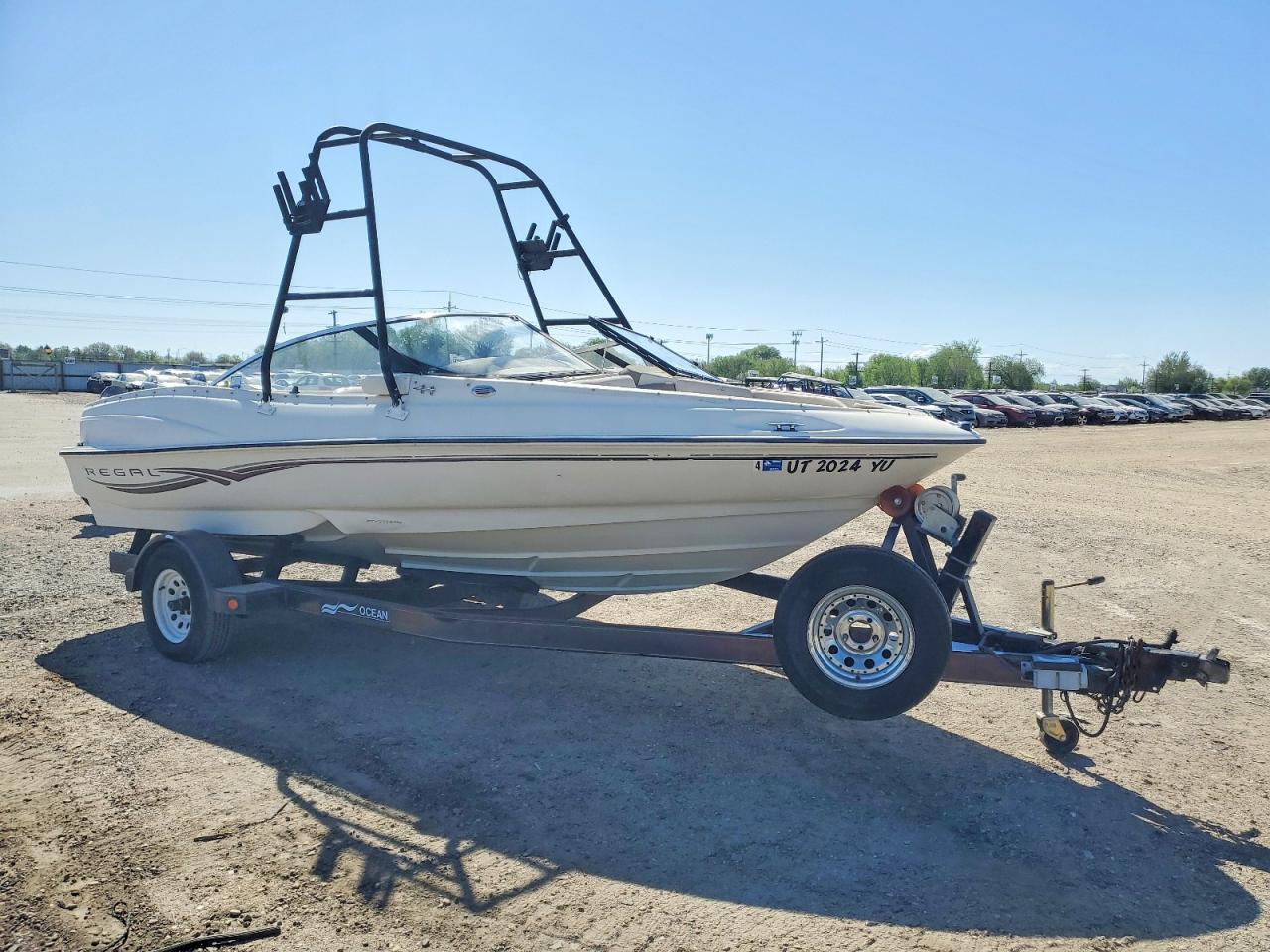 2001 REGAL Boat w/ tr