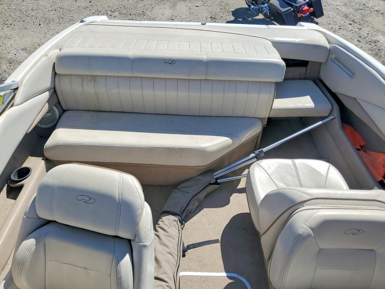 2001 REGAL Boat w/ tr
