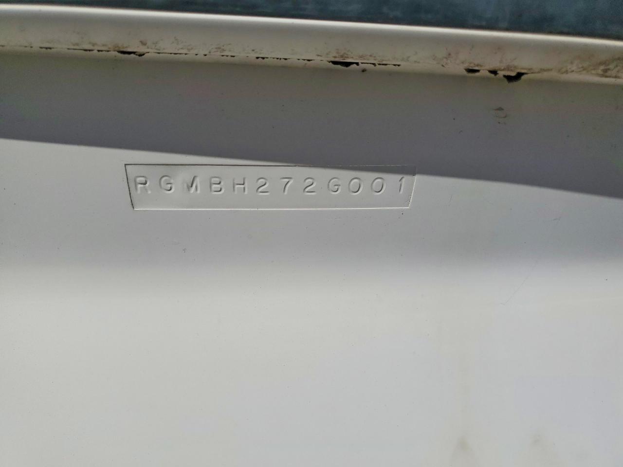 2001 REGAL Boat w/ tr