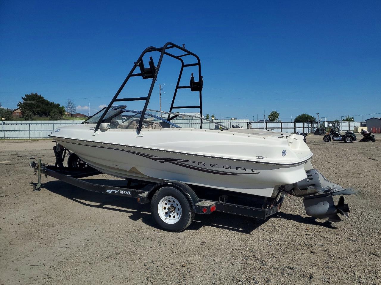 2001 REGAL Boat w/ tr