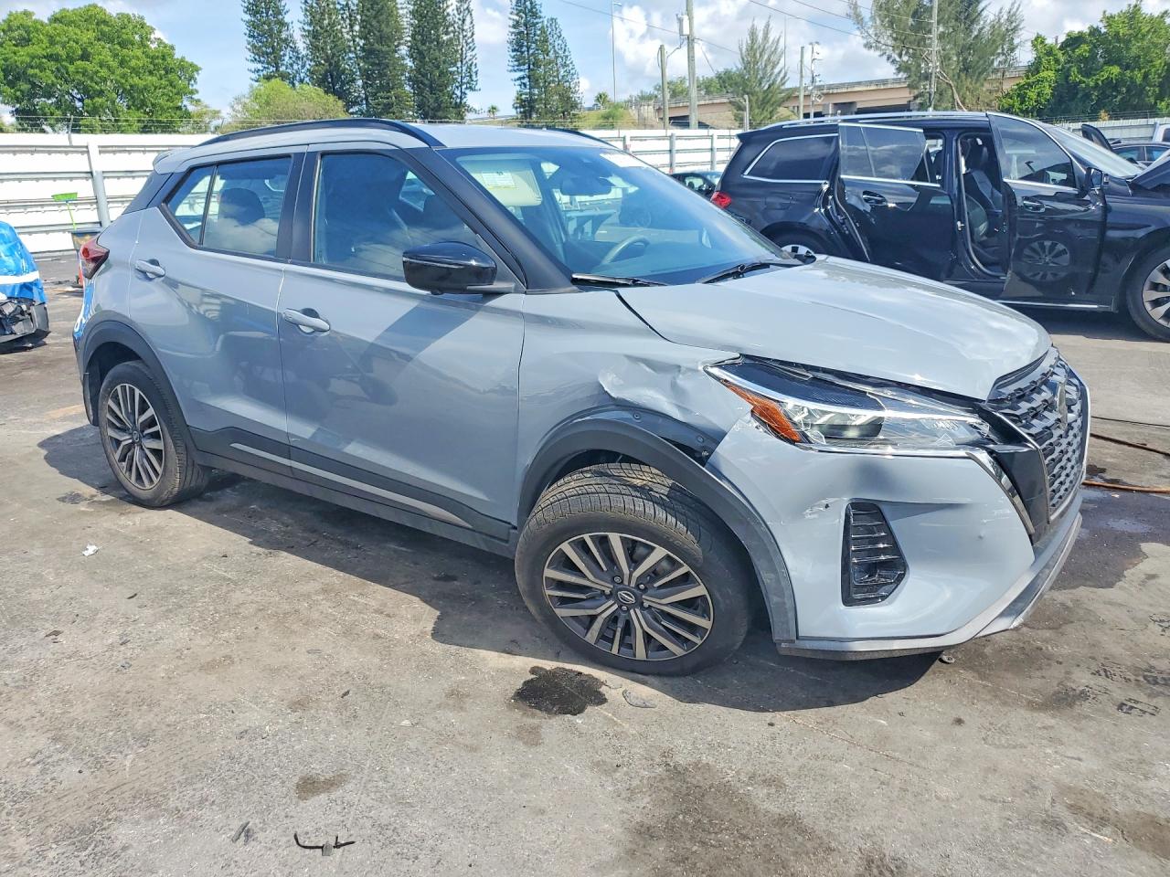 2021 NISSAN KICKS