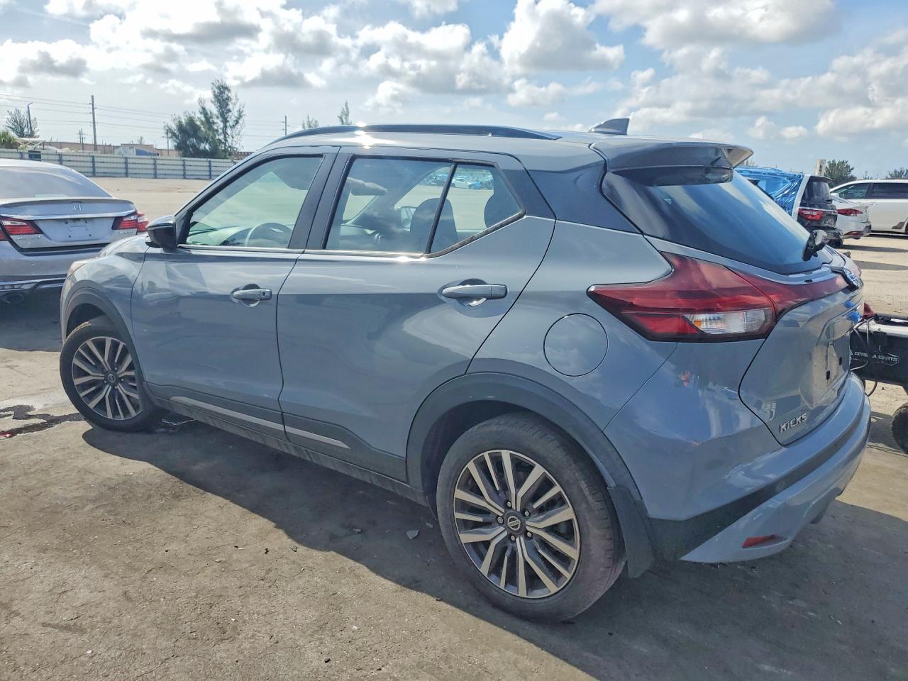 2021 NISSAN KICKS