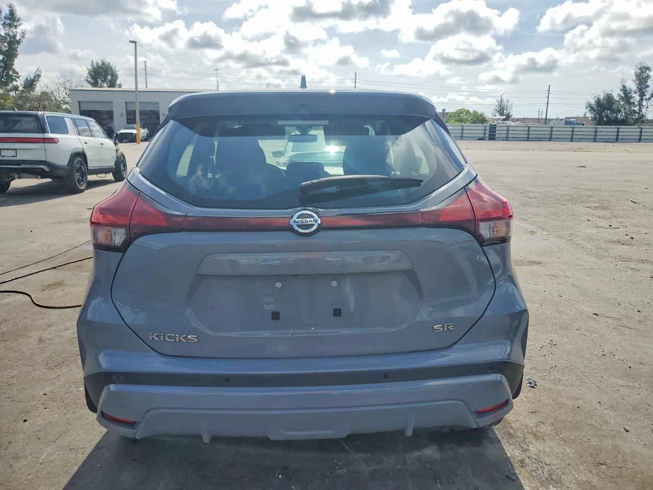 2021 NISSAN KICKS