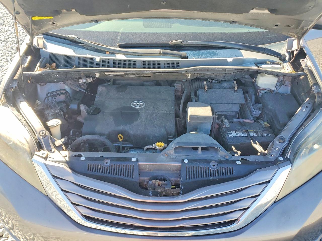 2011 TOYOTA SIENNA
