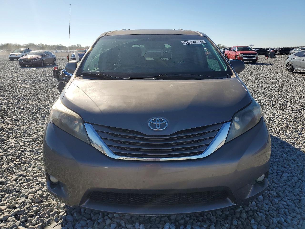 2011 TOYOTA SIENNA